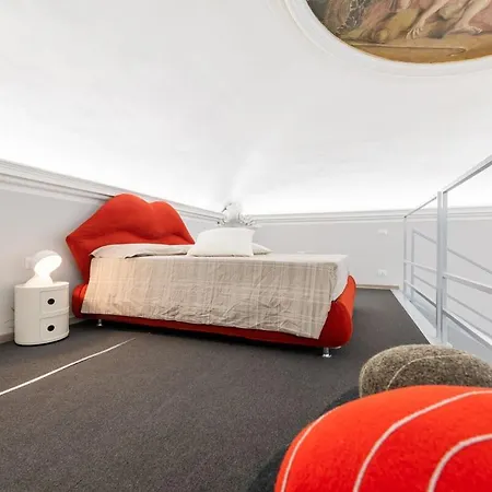 The Place To Be - Loft Design Nel Centro Storico Apartmán *